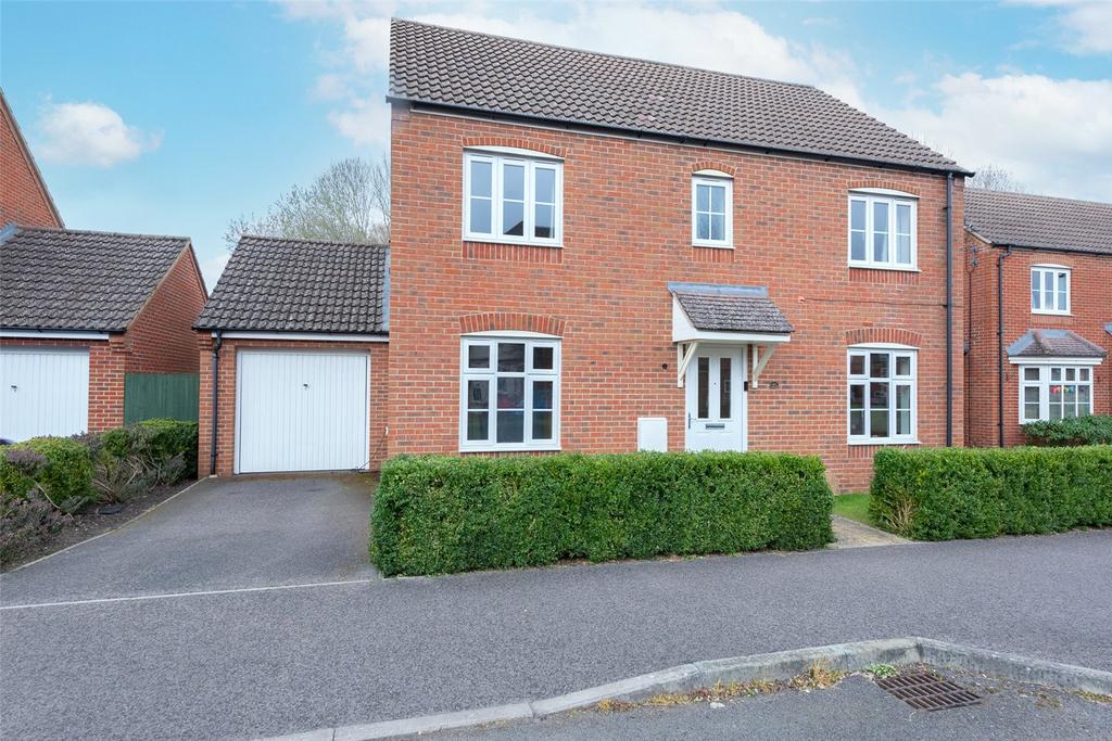Kirby Drive, Bramley, Tadley, RG26 4 bed detached house £500,000
