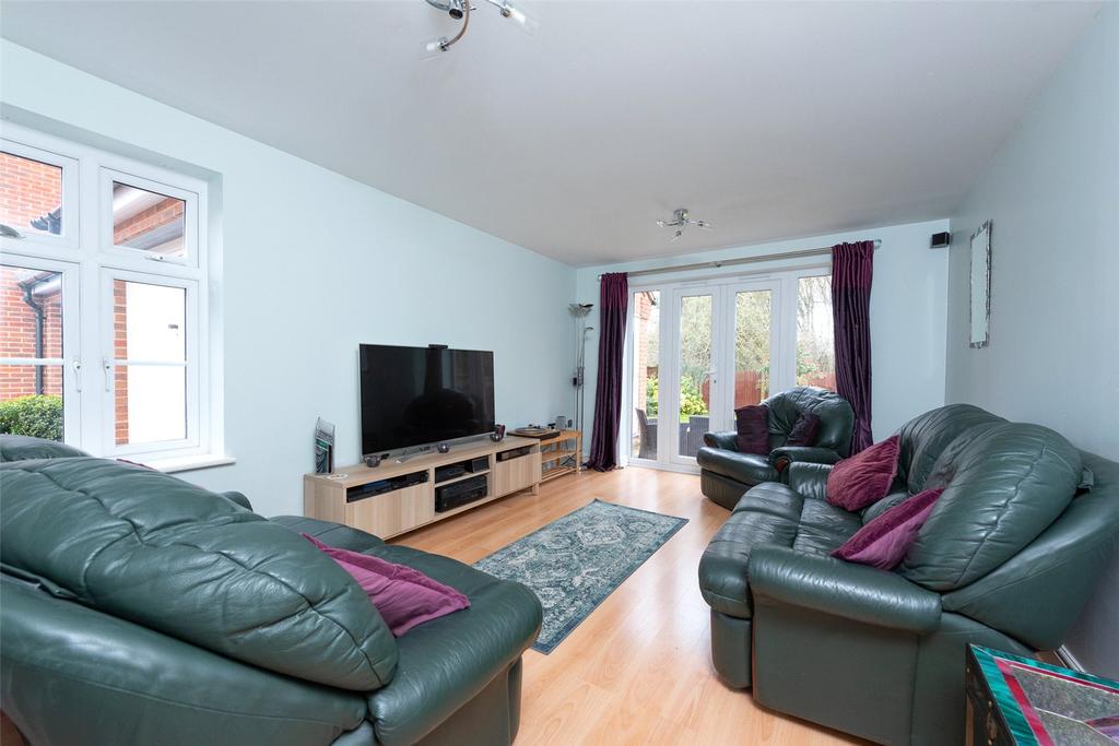 Kirby Drive, Bramley, Tadley, RG26 4 bed detached house £500,000