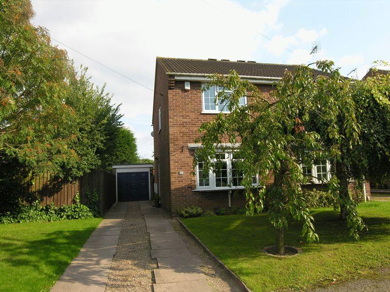 Langdale Grove, Bingham 2 bed semidetached house £695 pcm (£160 pw)