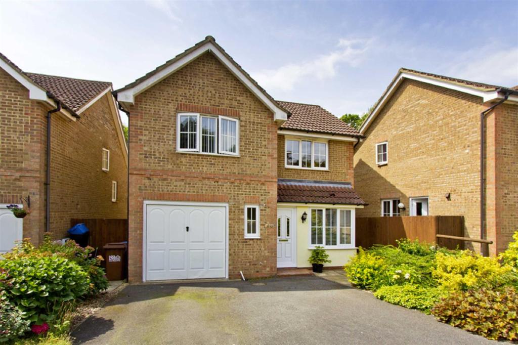 Welland Close, Crowborough 4 bed detached house £450,000