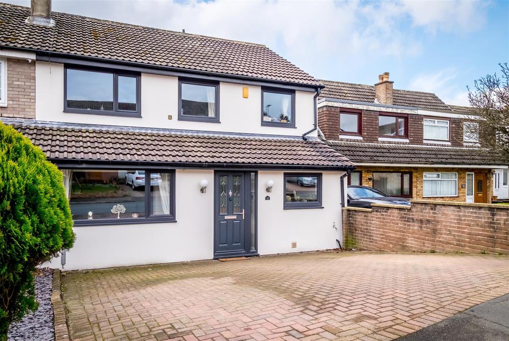 Vicar Park Drive, Norton Tower, Halifax 4 bed semidetached house £