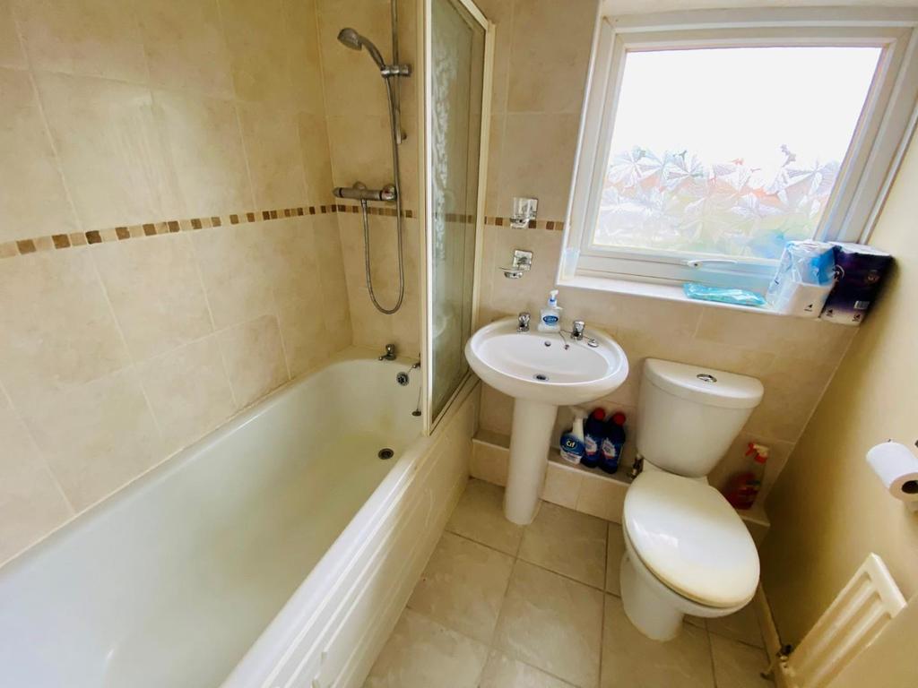 Family Bathroom.jpg
