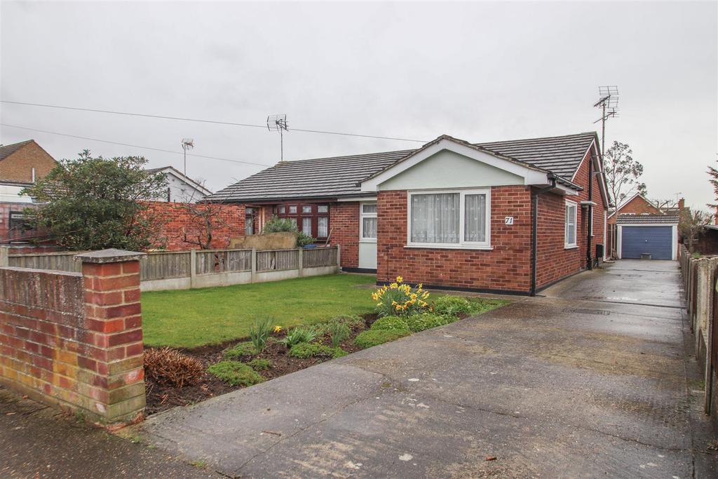 Hazlemere Road, Benfleet 3 bed semidetached bungalow £365,000
