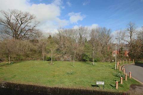 37 Culm Grove, Exeter, EX2 7QX