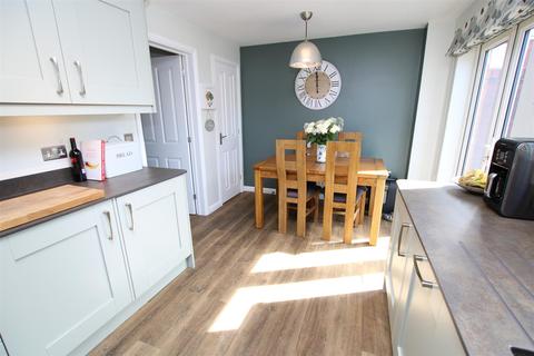 37 Culm Grove, Exeter, EX2 7QX