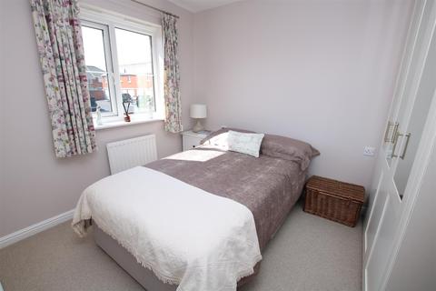37 Culm Grove, Exeter, EX2 7QX