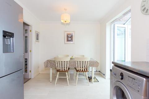 3 Nightingale Close, Epsom, KT19 7EH
