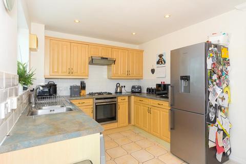 3 Nightingale Close, Epsom, KT19 7EH