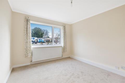 13 Bellfields Court, Guildford, GU1 1JT