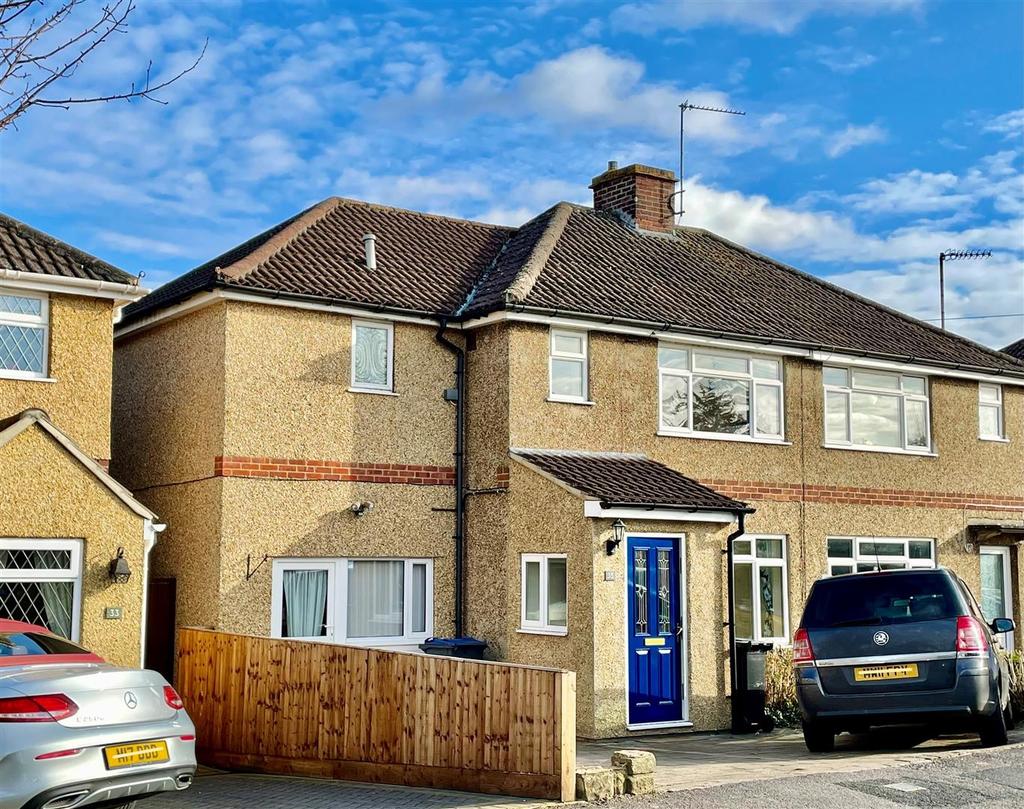 Plantation Road, Chippenham 3 bed semidetached house £330,000