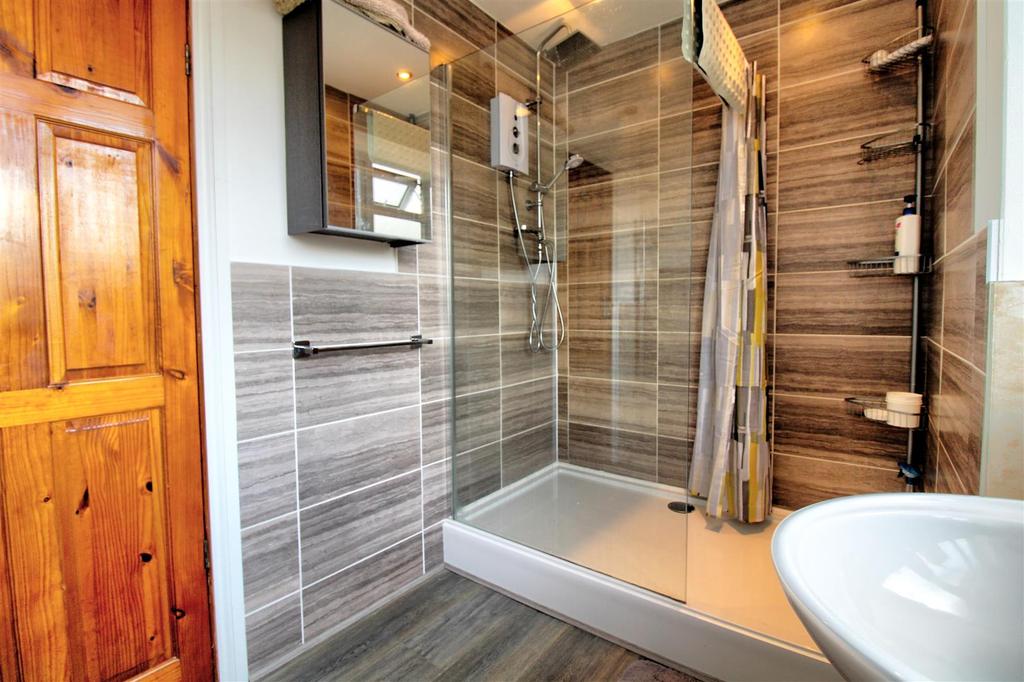 Shower room 1.jpg