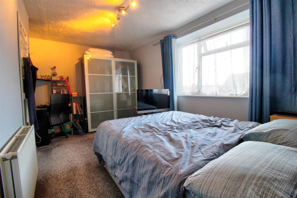 Bedroom 1.jpg