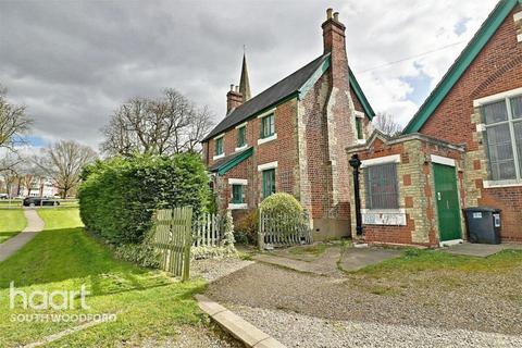 2 bedroom cottage to rent, Cross Road, Woodford Green