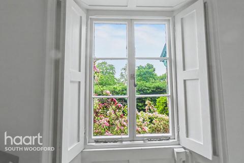 2 bedroom duplex to rent, Cross Road, Woodford Green