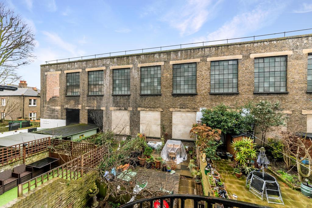 Claremont Square, London, N1 Studio £365,000