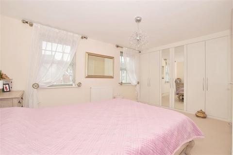 47 Brookfield Drive, Horley, RH6 9HN