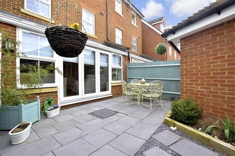 47 Brookfield Drive, Horley, RH6 9HN