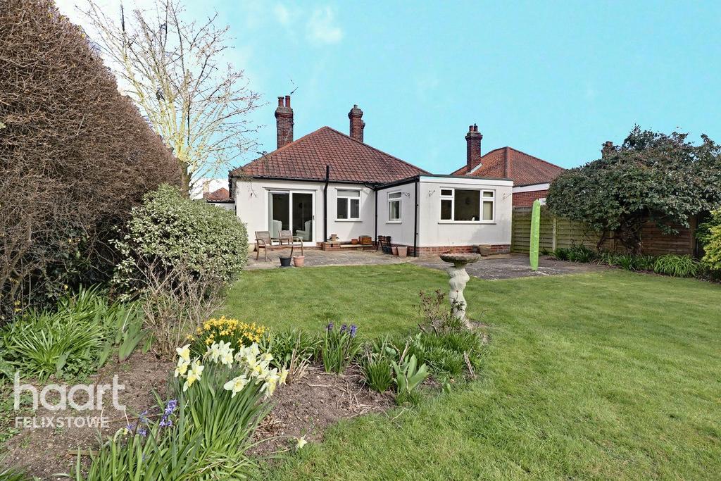 Sunray Avenue, Felixstowe 3 bed bungalow for sale £375,000