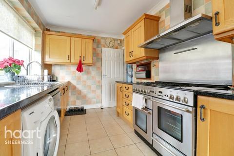 35 Abbey View Drive, Minster On Sea, Sheerness, ME12 2JW