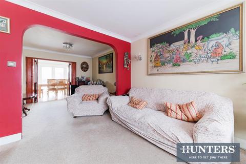55 Durham Avenue, Hounslow, TW5 0HG