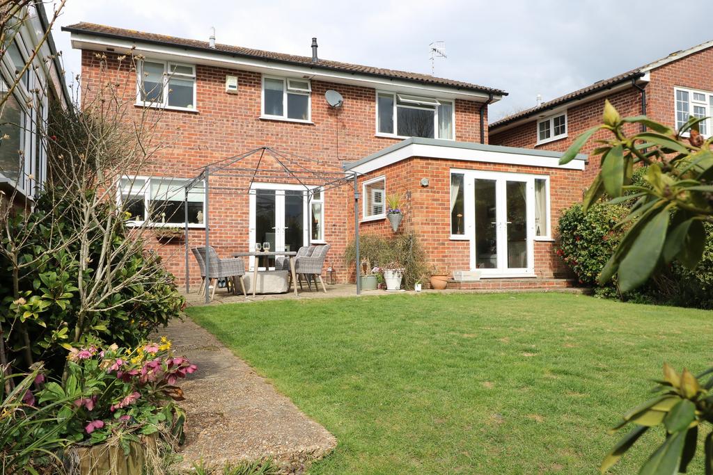 Redwood Drive, Haywards Heath, RH16 4 bed house £685,000