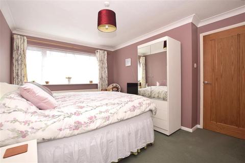 133 Lynwood, Folkestone, CT19 5DF