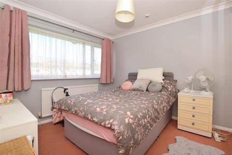 133 Lynwood, Folkestone, CT19 5DF