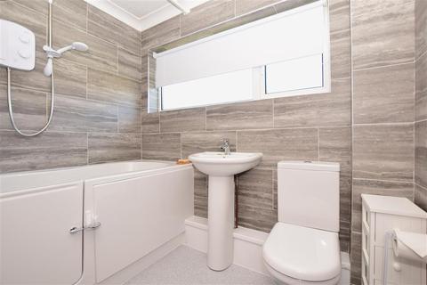 133 Lynwood, Folkestone, CT19 5DF