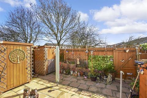 133 Lynwood, Folkestone, CT19 5DF