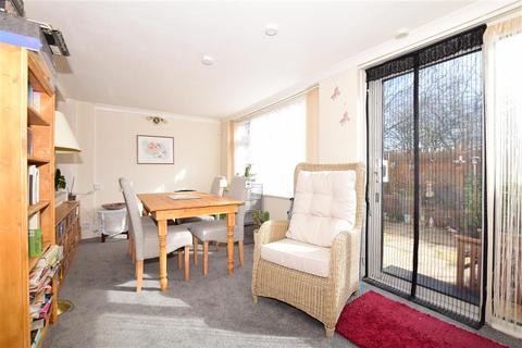 133 Lynwood, Folkestone, CT19 5DF