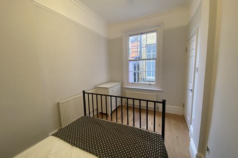 3 bedroom flat to rent, Camberwell Grove, Camberwell, London SE5