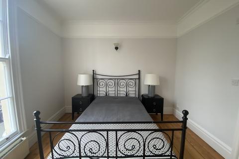 3 bedroom flat to rent, Camberwell Grove, Camberwell, London SE5