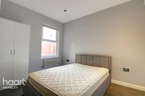 19 Ambleside Road, London, NW10 3UH