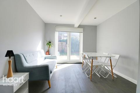 19 Ambleside Road, London, NW10 3UH