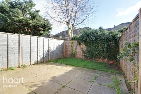 19 Ambleside Road, London, NW10 3UH