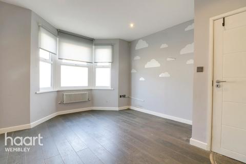 19 Ambleside Road, London, NW10 3UH