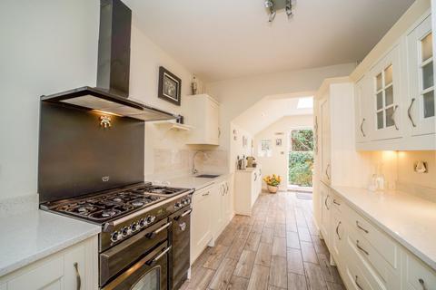 21 Bakewell Way, New Malden, KT3 3UY