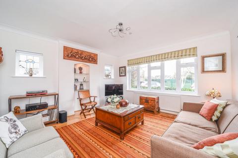 21 Bakewell Way, New Malden, KT3 3UY