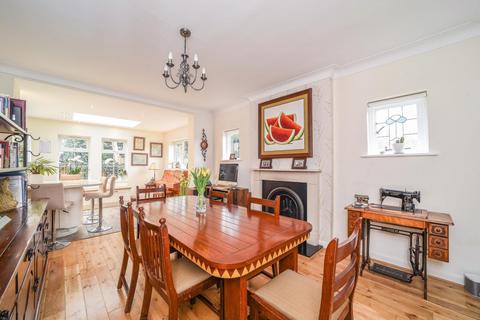 21 Bakewell Way, New Malden, KT3 3UY