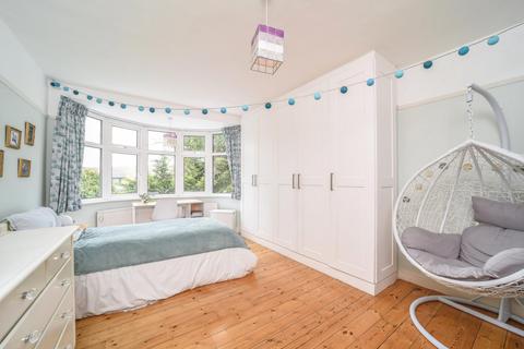 21 Bakewell Way, New Malden, KT3 3UY