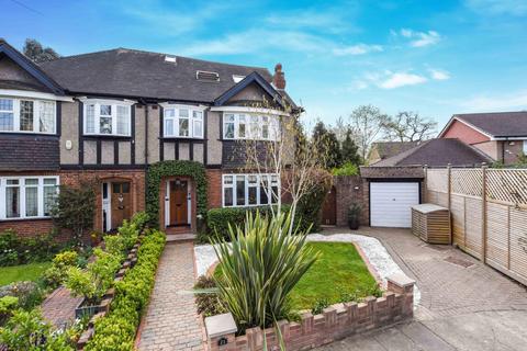 21 Bakewell Way, New Malden, KT3 3UY