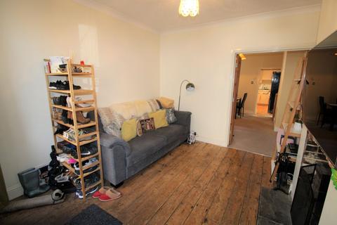 2 bedroom end of terrace house to rent, Green Road, Poole BH15