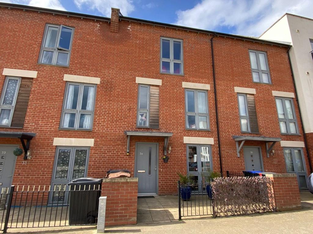 The Square, Upton, Northampton NN5 4EZ 4 bed townhouse £270,000