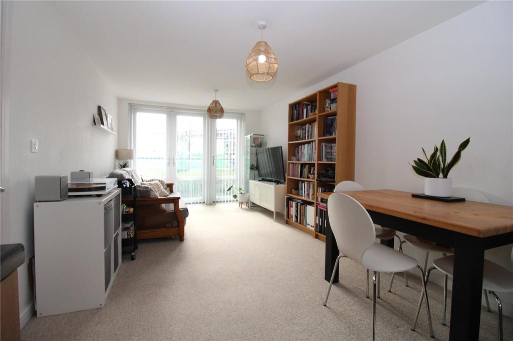 Tunnicliffe Close, Marlborough Park, Swindon, Wiltshire, SN3 2 bed