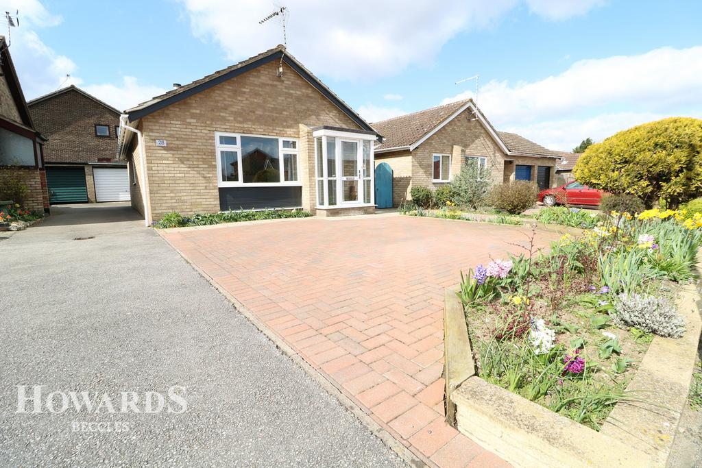 Queen Elizabeth Drive, Beccles 2 bed detached bungalow £230,000