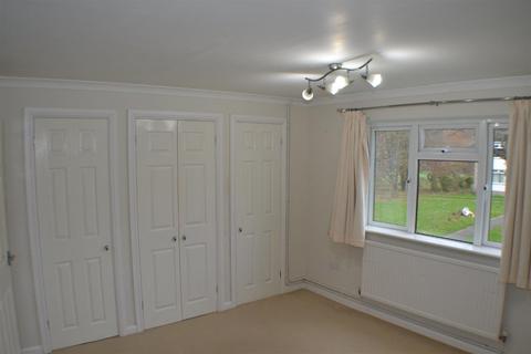 2 bedroom flat to rent, Strokins Road, Kingsclere, RG20