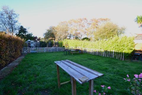 20 Cheam Road, Broadstone, BH18 9HE