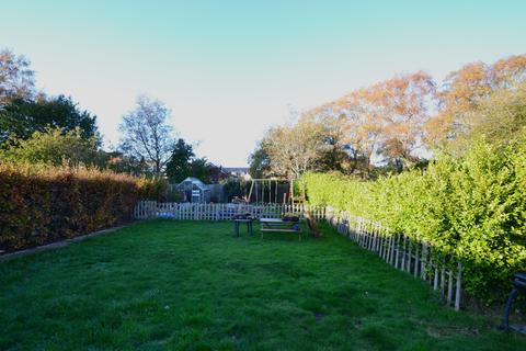 20 Cheam Road, Broadstone, BH18 9HE