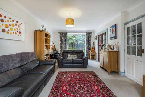 23 Dean Close, Woking, GU22 8NX