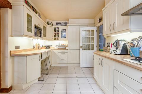 23 Dean Close, Woking, GU22 8NX